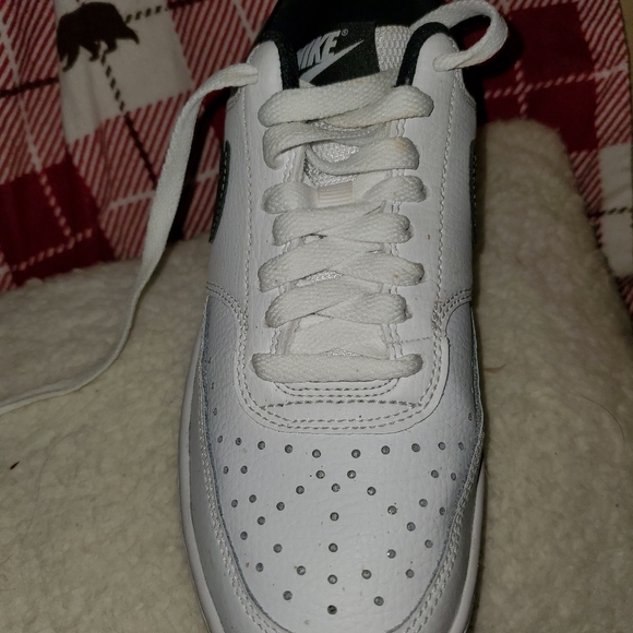 Nike Shoes - Picture 4 of 4